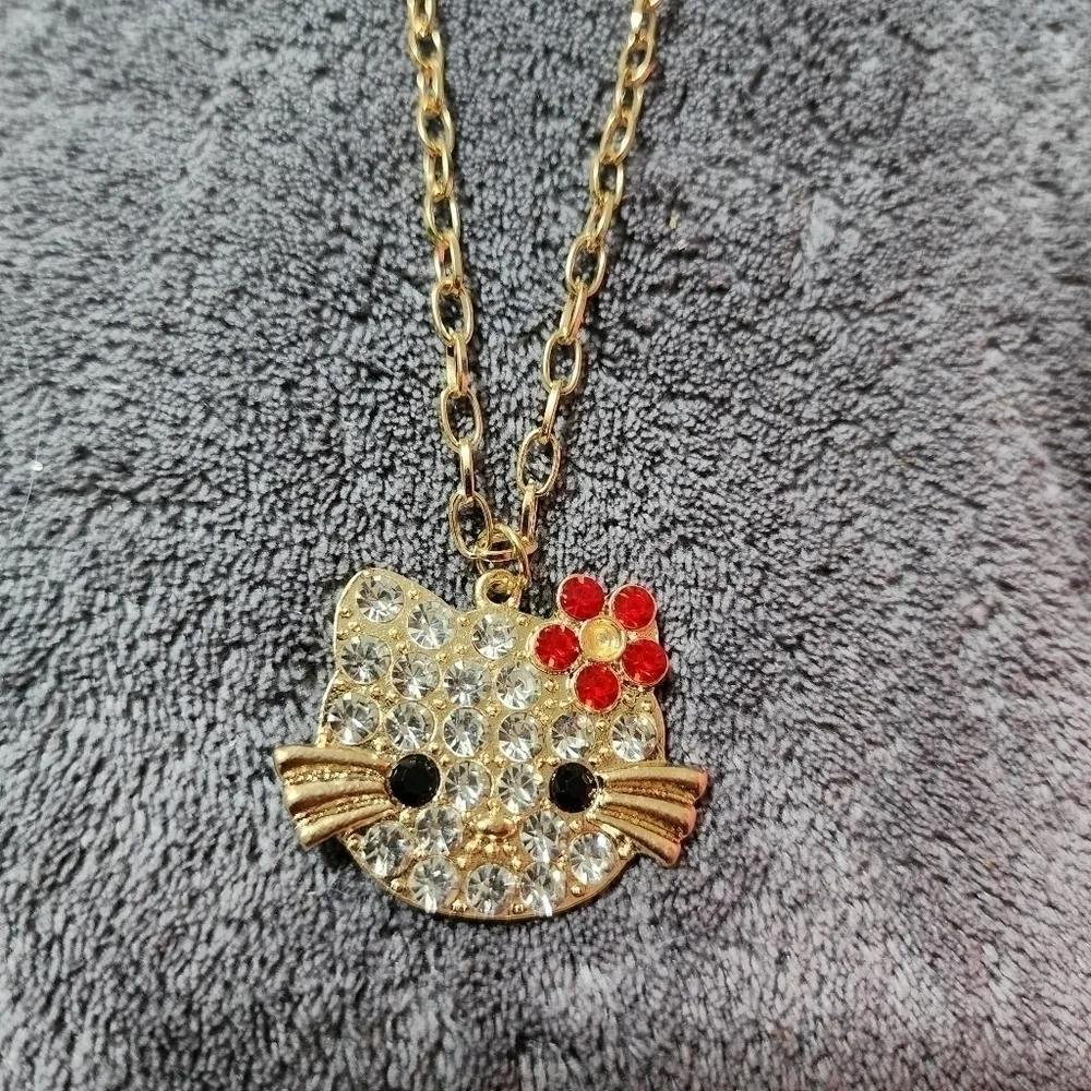 NWT Chloe Accessory Hello Kitty Gold Tone Rhinstone Necklace Earrings Set New